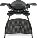 Weber Q1400 Barbecue électrique avec support, surface de cuisson 43 x 32 cm, nomade, grille en fonte émaillée divisée en 2 parties, couvercle et cuve en fonte d'aluminium - Gris foncé (52020853)