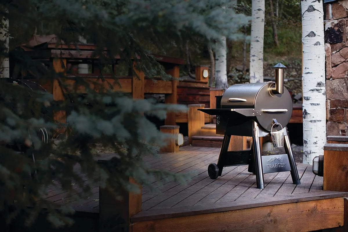 Parrilla y Ahumador Eléctrico de Pellet de Madera Traeger Pro 22, Bronce
