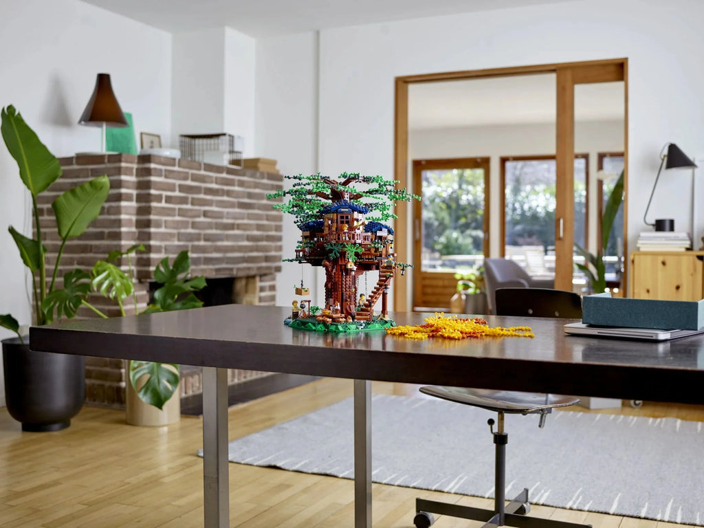 LEGO Ideas Casa del Árbol 21318 – Set de Construcción para Mayores de 16 Años con 3 Cabañas, Hojas Intercambiables, Minifiguras y Figura de Pájaro