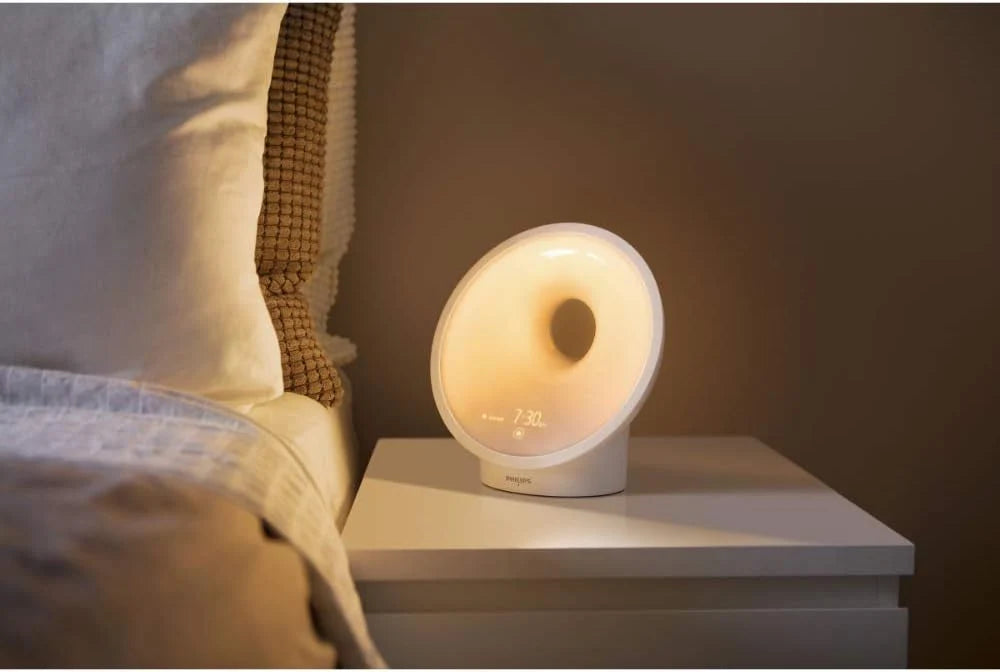 Philips Wake-up Light HF3651/01 Despertador de luz natural, múltiples luces y sonidos, luz de medianoche y radio FM, con cargador móvil, Plástico, Blanco, 12 x 19 x 19 cm, 1 kilogramo