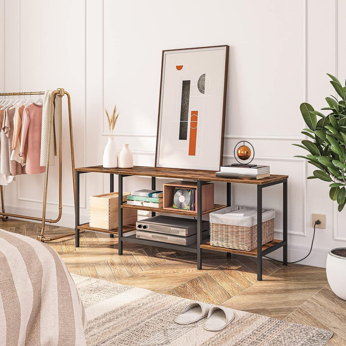 Mueble para TV con Enchufes Integrados para TVs de hasta 75 Pulgadas, Mesa Consola con Estantes Abiertos, Centro de Entretenimiento Industrial para Sala o Dormitorio, Color Marrón Rústico y Negro BF60DS01